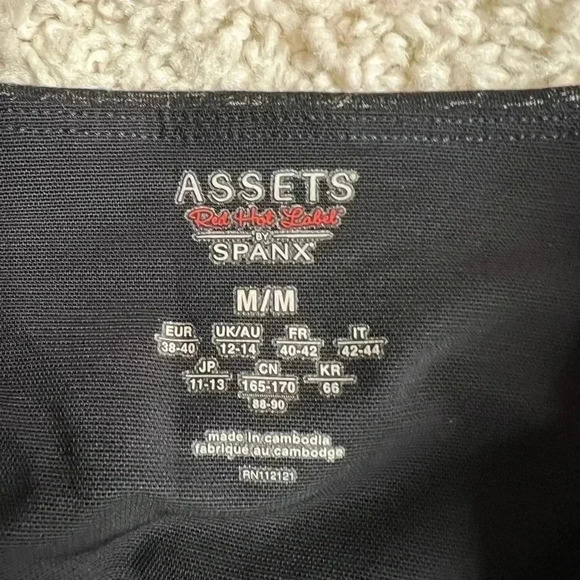 ASSETS RED HOT LABEL BY SPANX LEGGINGS SIZE M - Picture 4 of 5